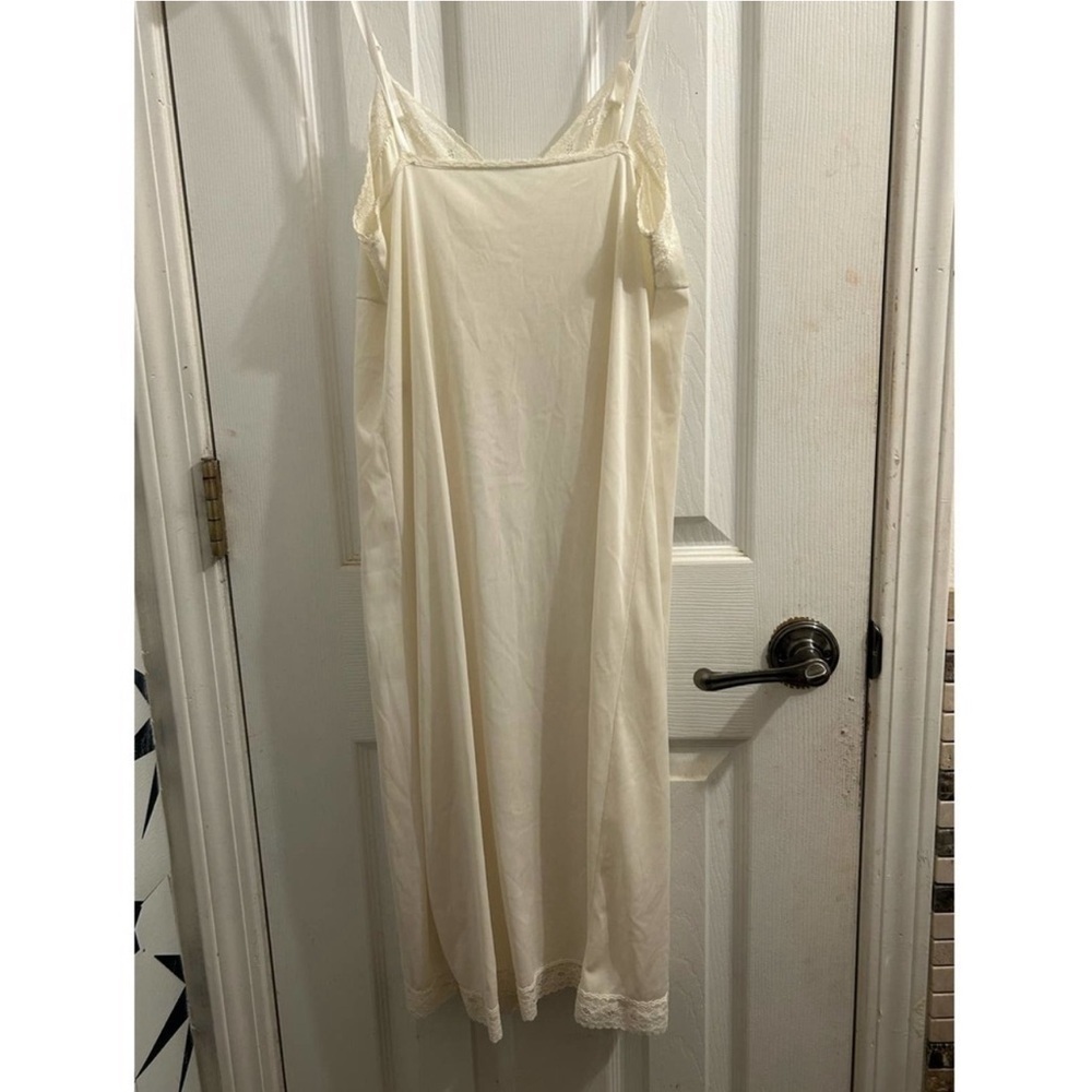 Vintage Vanity Fair Lace Trim Silky Full Slip
Gown Lingerie 34 Small Nightgown - Picture 8 of 8